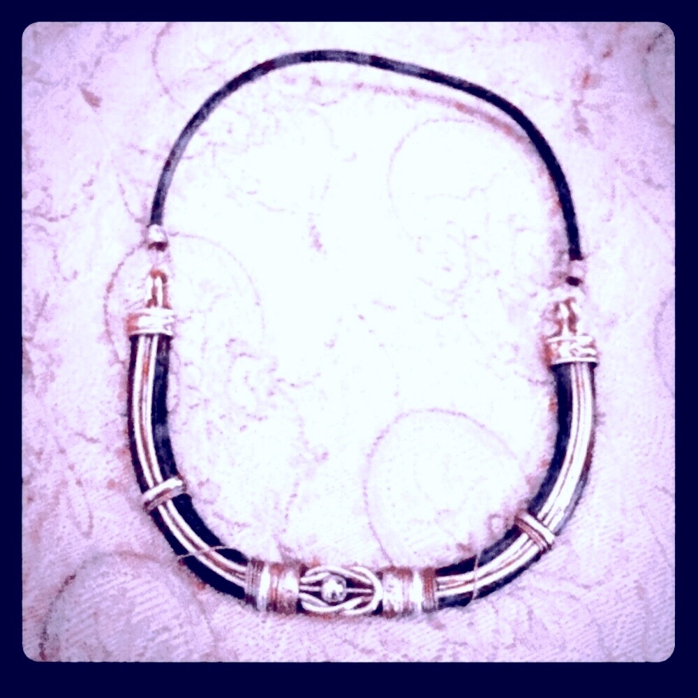☮️ Lovely Vntg Necklace/ Mixed Metal, Leather Cord